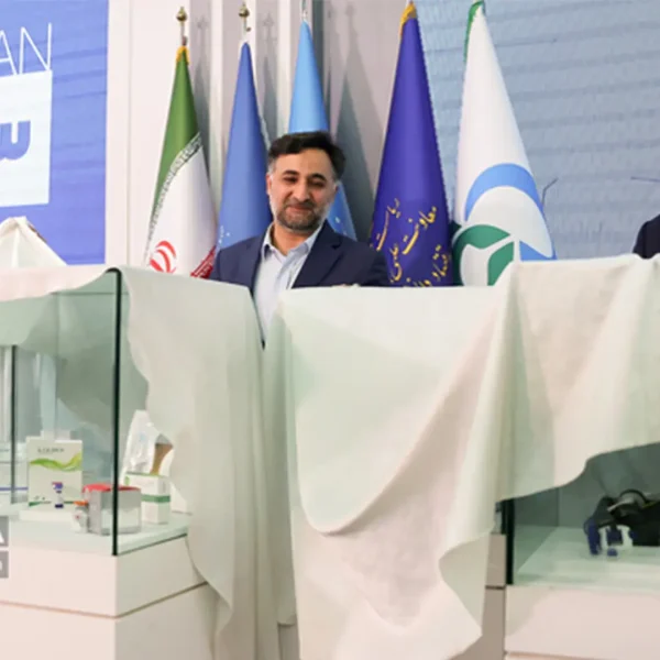 رونمایی وزیر بهداشت رونمایی توسط وزیر بهداشت درمان و آموزش پزشکی، ریاست محترم سازمان غذا و دارو و معاون علمی فناوری رسایت جمهوری در همایش دانش بنیان سلامت